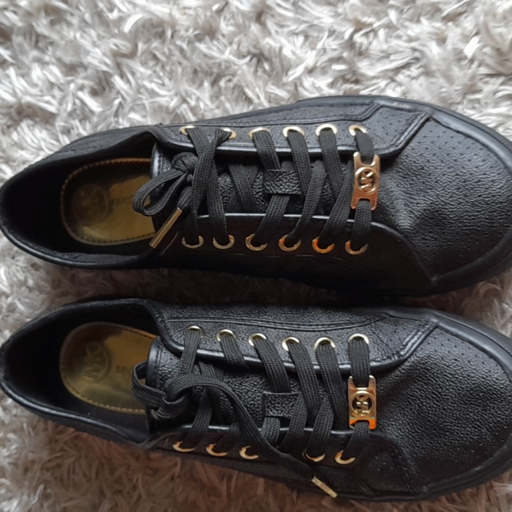 WOMEN SHOES